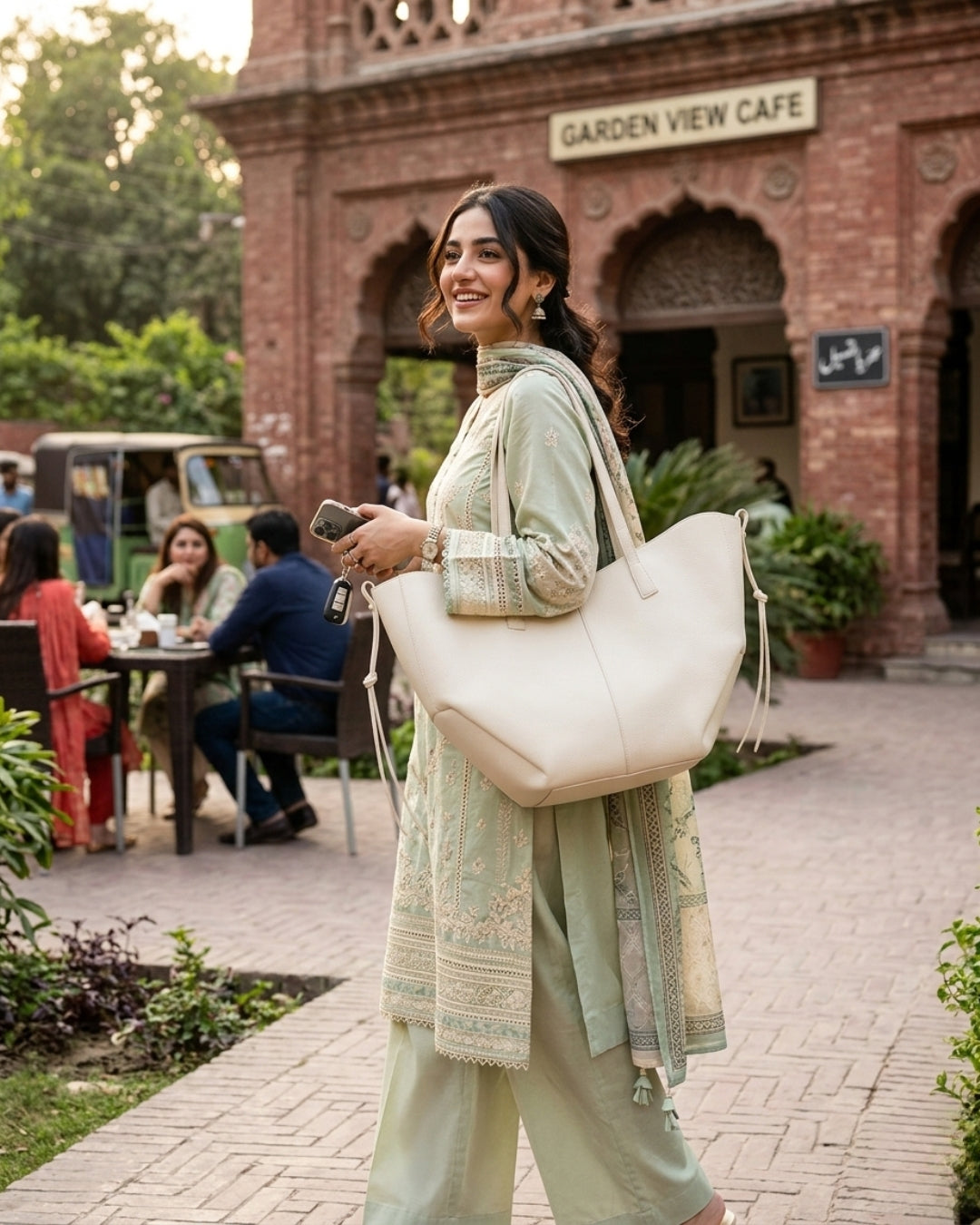 Trapeze Tote Beige